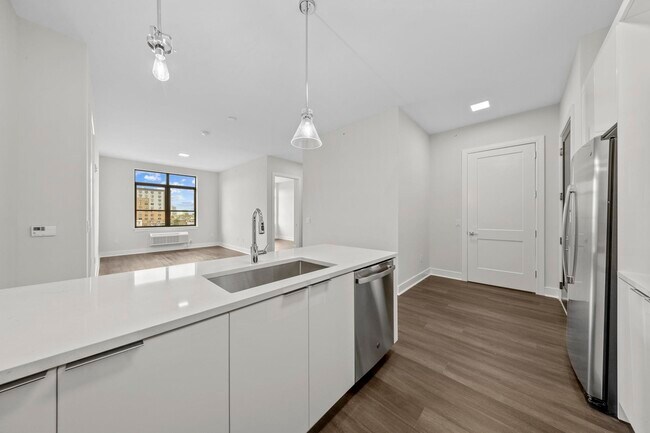 Building Photo - 121 34th St