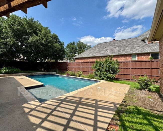 Building Photo - 2417 Creekside Cir S