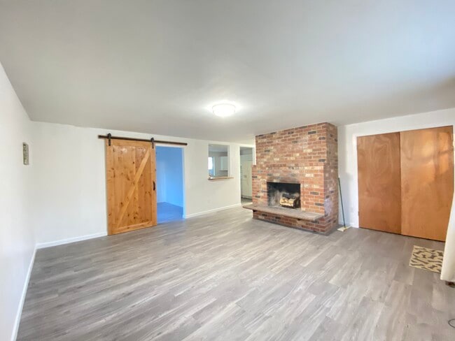 Big living room with fireplace - 2605 Aztec Dr NW