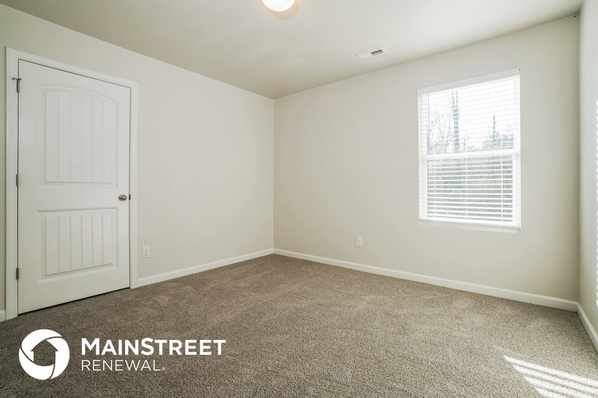 Building Photo - 4691 Woodford Cir