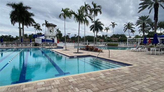 Building Photo - 950 Marina Dr