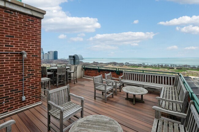 Building Photo - 888 S Michigan Ave