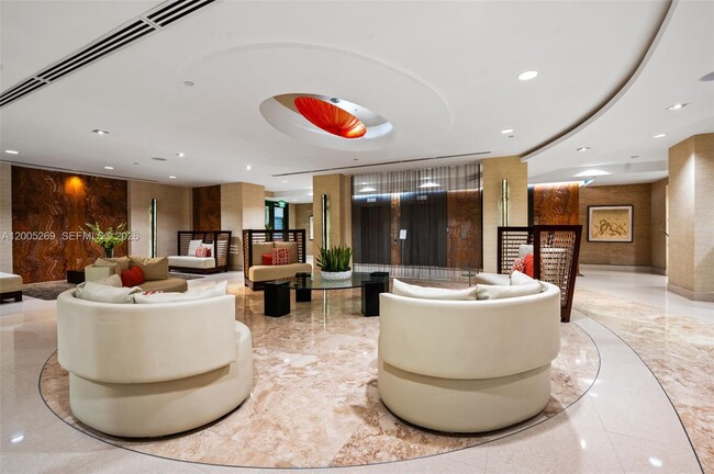 Building Photo - 2555 Collins Ave