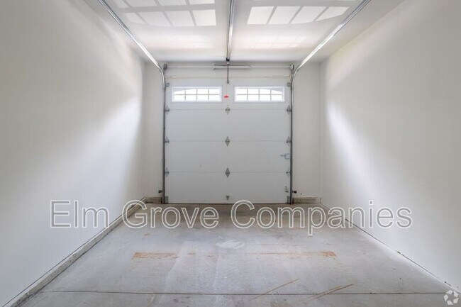 Building Photo - 52 Monroe Dr