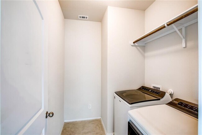 Building Photo - 226 Trailside Ln