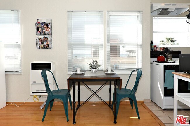 Building Photo - 26 Breeze Ave