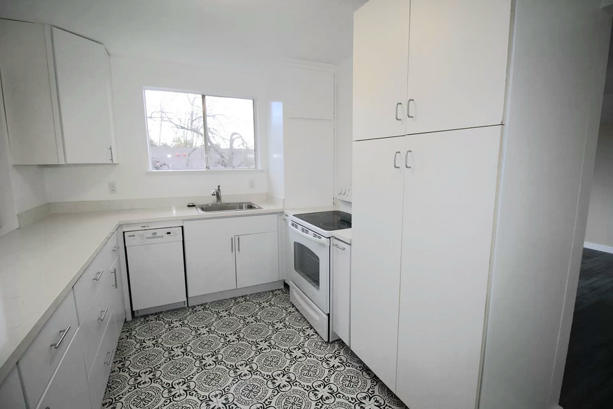 Building Photo - 309 N Adams St