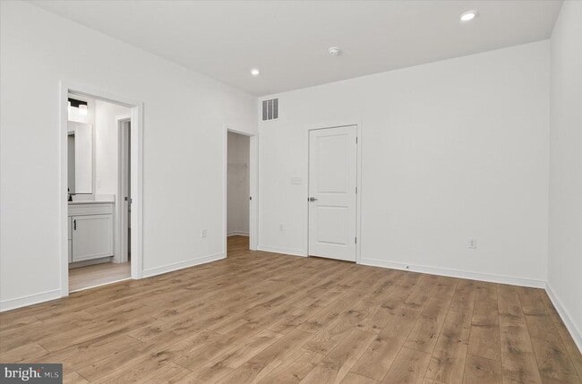 Building Photo - 43793 Mystic Maroon Ter