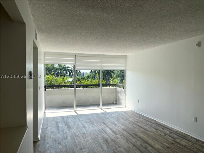 Building Photo - 802 NW 87th Ave