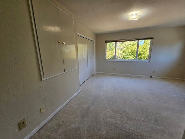 Building Photo - REGAL 4 Bed/3 Bath Home in FREMONT