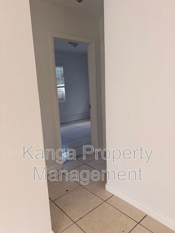 Building Photo - 1172 W 34th St