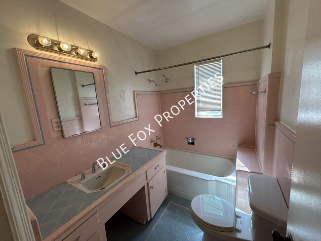 Building Photo - 1448 E Waverly St