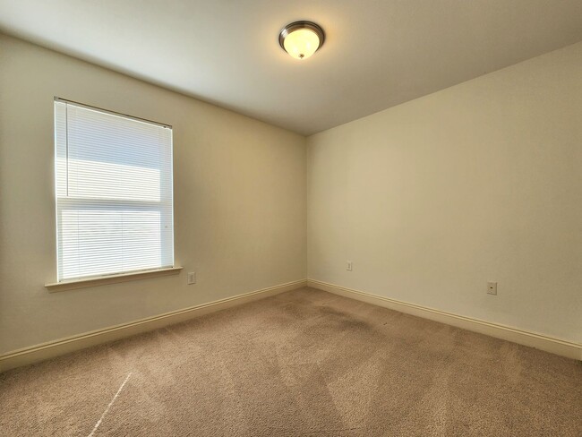 Building Photo - Great location in Foley - 3/2