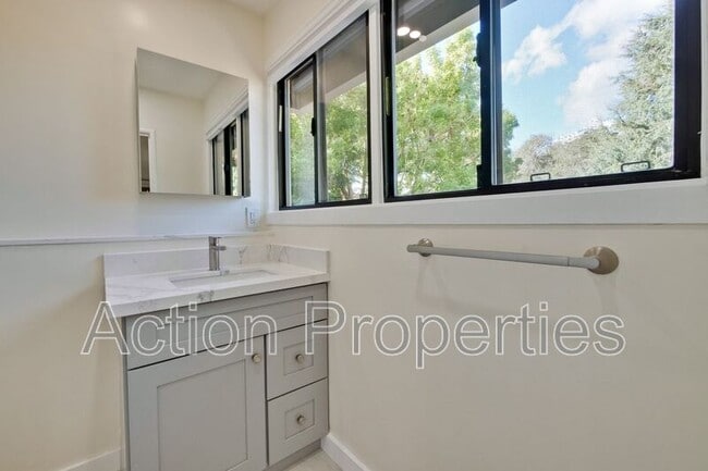 Building Photo - 315 Melville Ave