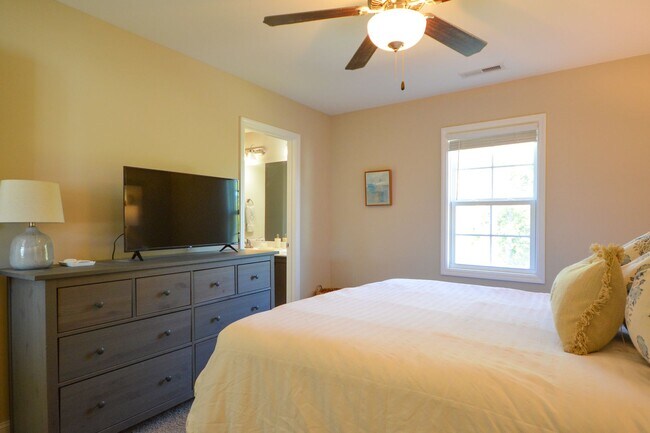 Building Photo - Beautiful 3 Bedroom Home in Everett's Creek Community