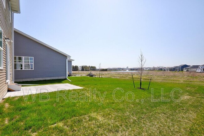 Building Photo - 1214 NW Yorktown Dr