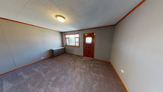 Building Photo - Spacious 2 Bed 1.5 Bath Home with Garage f...