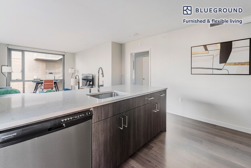 Building Photo - 101 Polk St