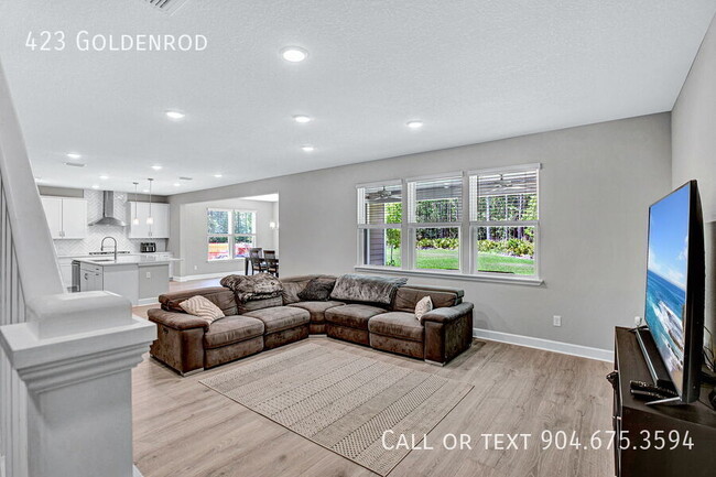 Building Photo - 423 Goldenrod-