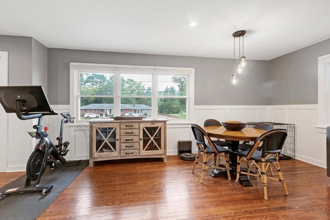 Building Photo - 121 S Main St