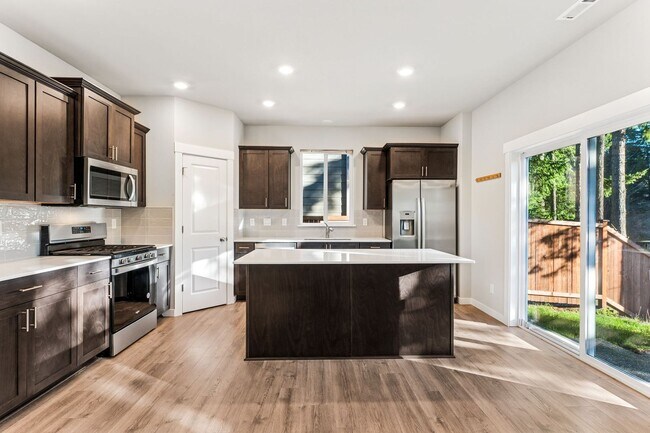 Building Photo - Modern 5-Bedroom, 3 bath home in Port Orchards Stetson Heights Neighborhood