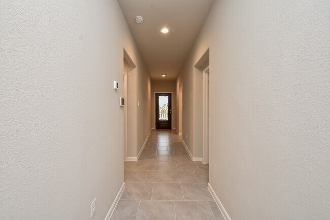 Building Photo - 1427 Central Heights Dr