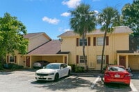 Building Photo - Town Home For Rent in Town 'n' Country!
