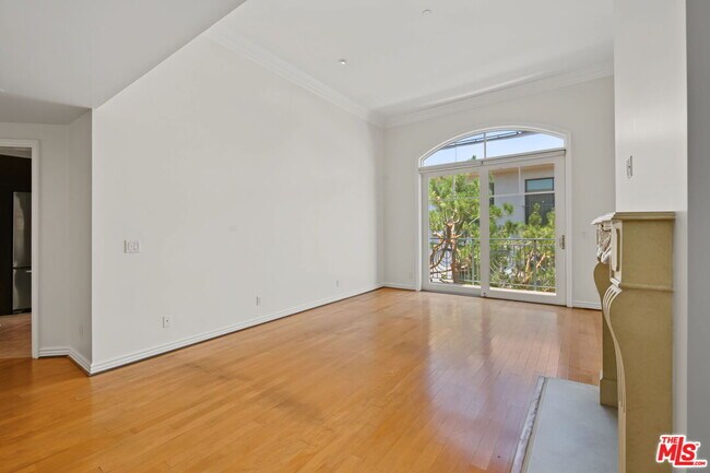 Building Photo - 430 N Oakhurst Dr