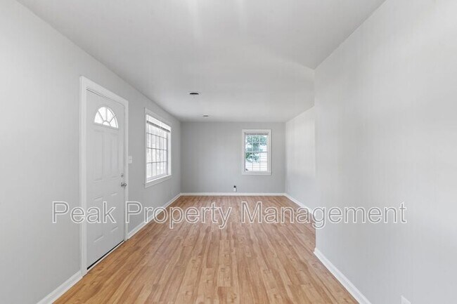 Building Photo - 115 S Holly Ave