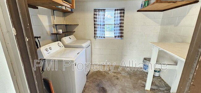 Building Photo - 5935 Antilla Dr