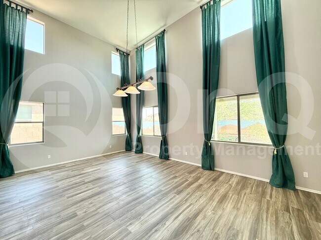 Building Photo - 4413 E Odessa Dr