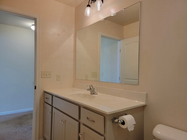 Building Photo - 331 Springwood Dr