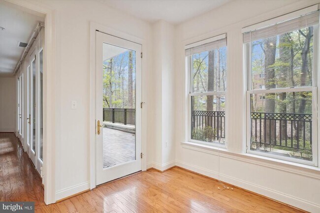 Building Photo - 10401 Strathmore Park Ct