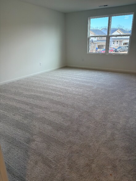 Building Photo - 2003 Lyndon Green Cir