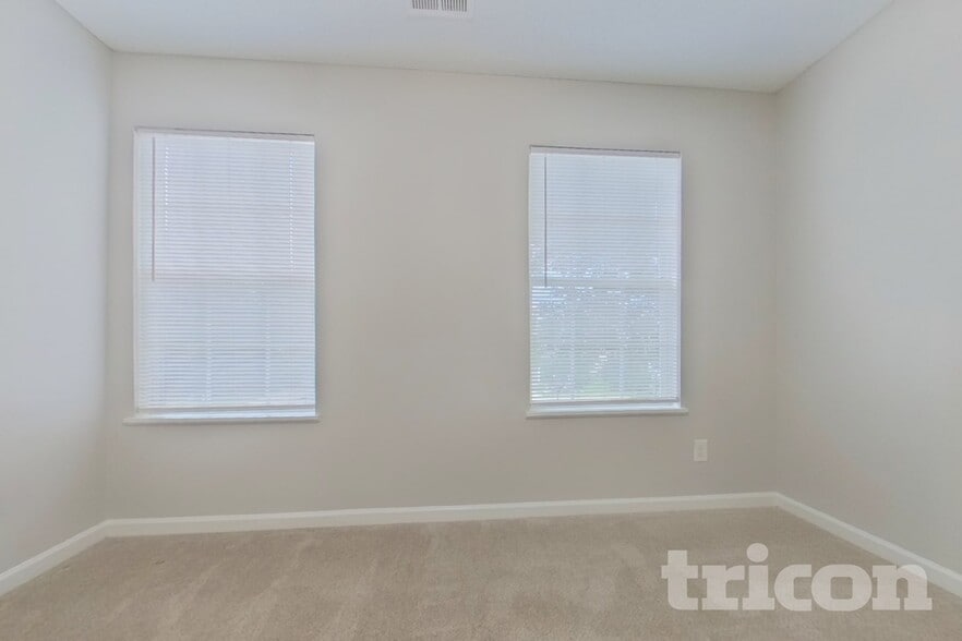 Building Photo - 945 Schofield Ln