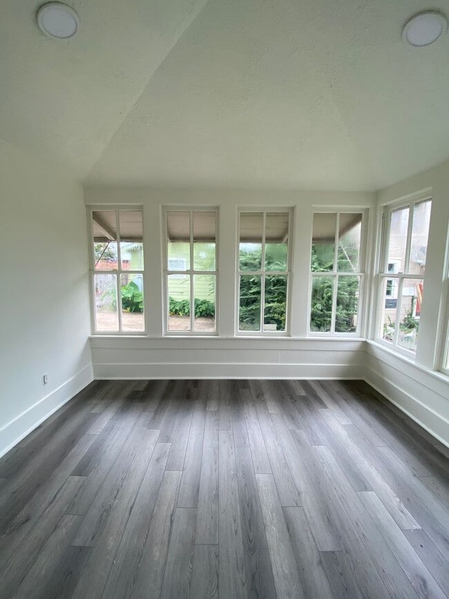 Building Photo - 103 Park Ave