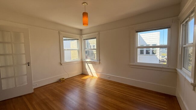 Building Photo - DREAM HOME! Spacious 3 BR + Sunroom/ 1.5 BA  in the Richmond area- AMSI