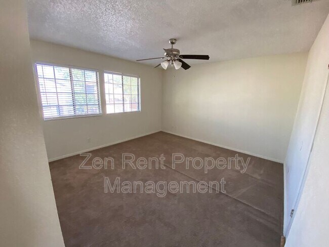 Building Photo - 921 S Val Vista Dr