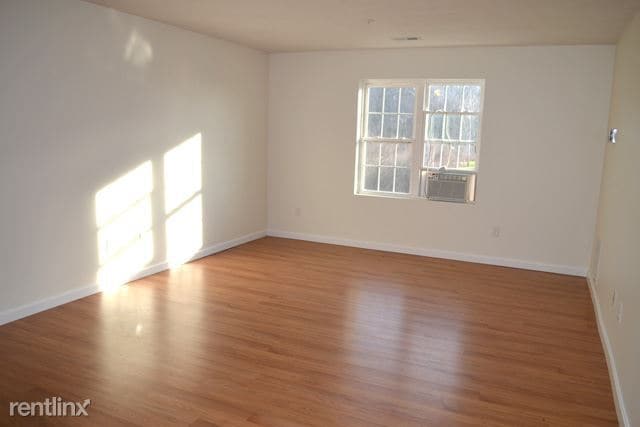 Building Photo - 5 Springhouse Trail