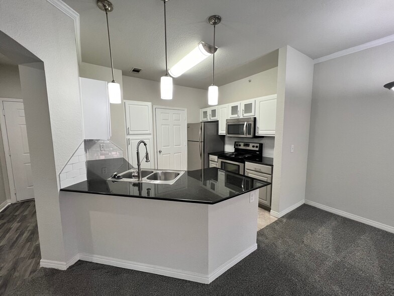 Building Photo - Renaissance Uptown Tulsa