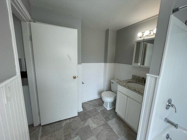 Building Photo - 348 River St