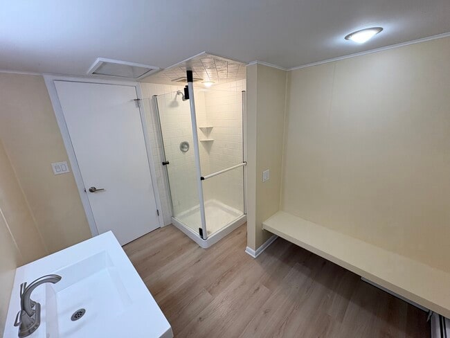 Building Photo - 12 Fieldstone Dr