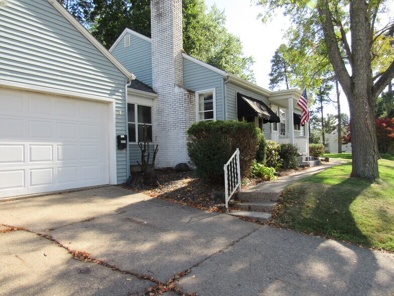 Building Photo - 1605 Broadlawn Ave