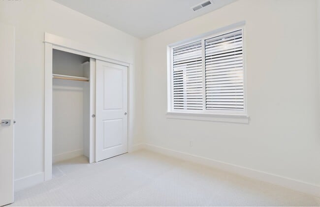 Building Photo - 15628 NW Raywood Ln