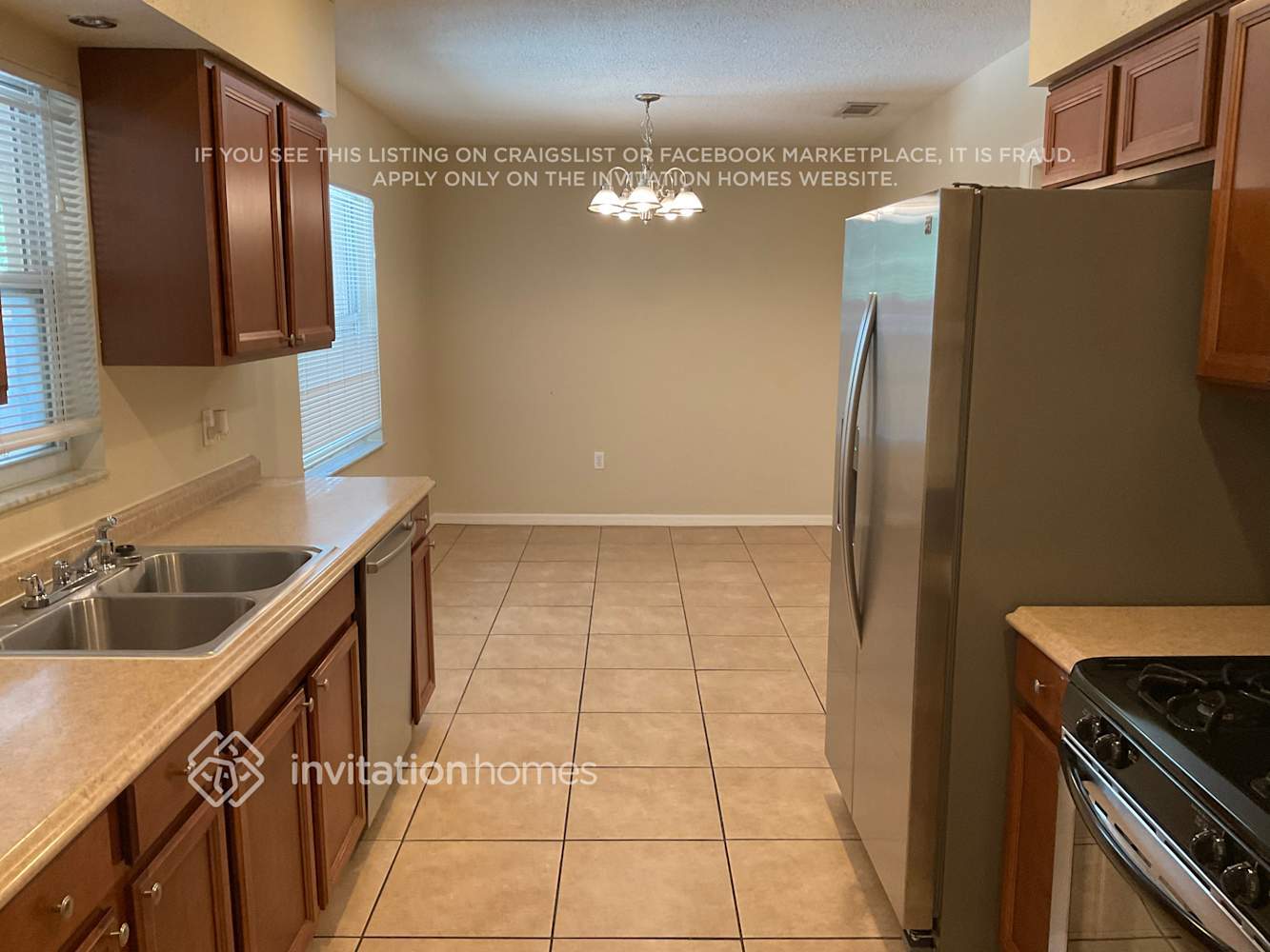 Building Photo - 626 Huntington St