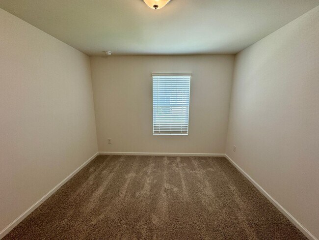 Building Photo - Beautiful New 3BR/2.5BA Townhouse