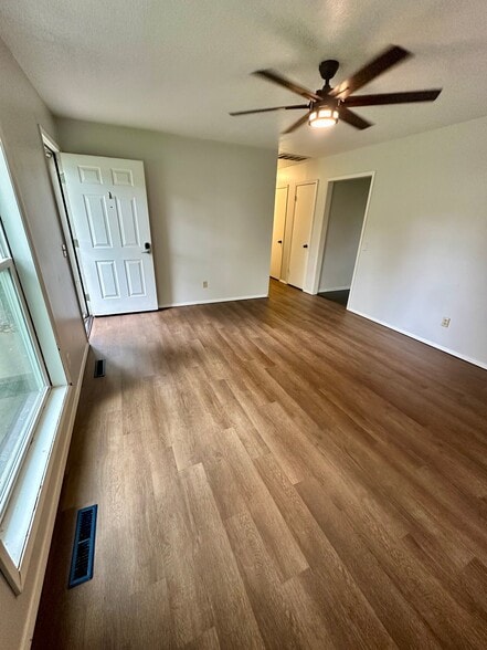 Building Photo - 717 Hillcrest Ave