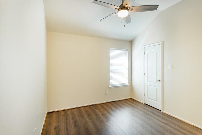 Building Photo - 24807 Lazy Tee Ln