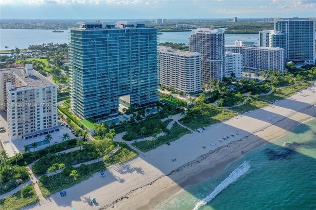 Building Photo - 10201 Collins Ave