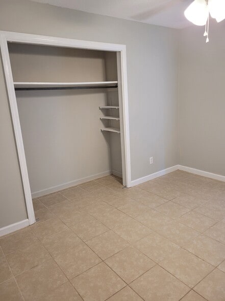 Building Photo - 3986 Sunny Lane Dr